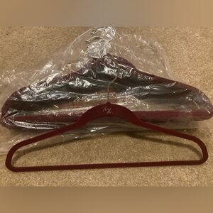 Velvet Huggable Hangers in Burgundy